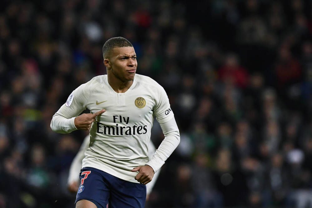 俄军全线压上、乌军外援断供：俄乌冲突背后的全球棋局与大国算计